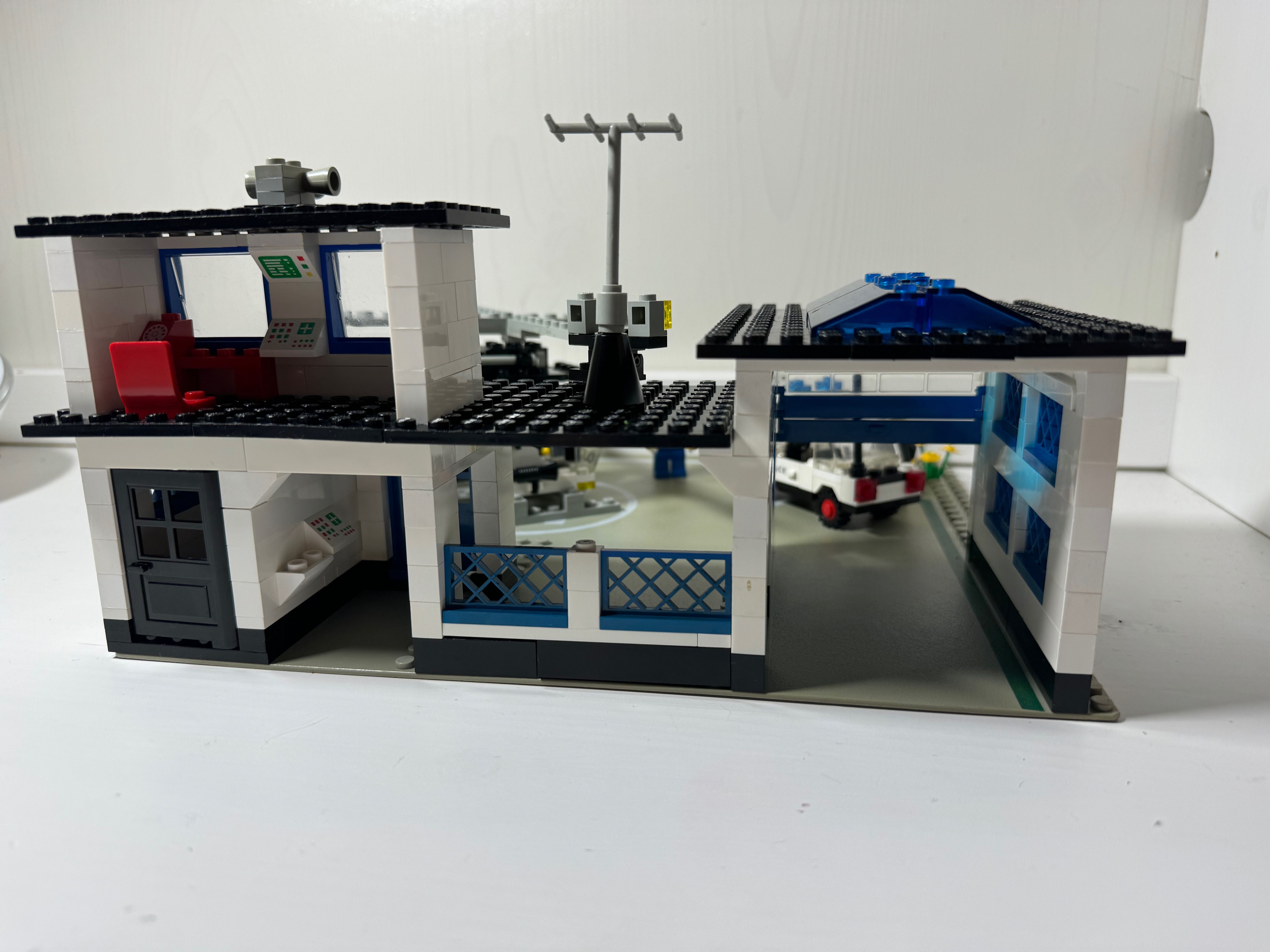 LEGO classic town; zestaw 6384 Police Station