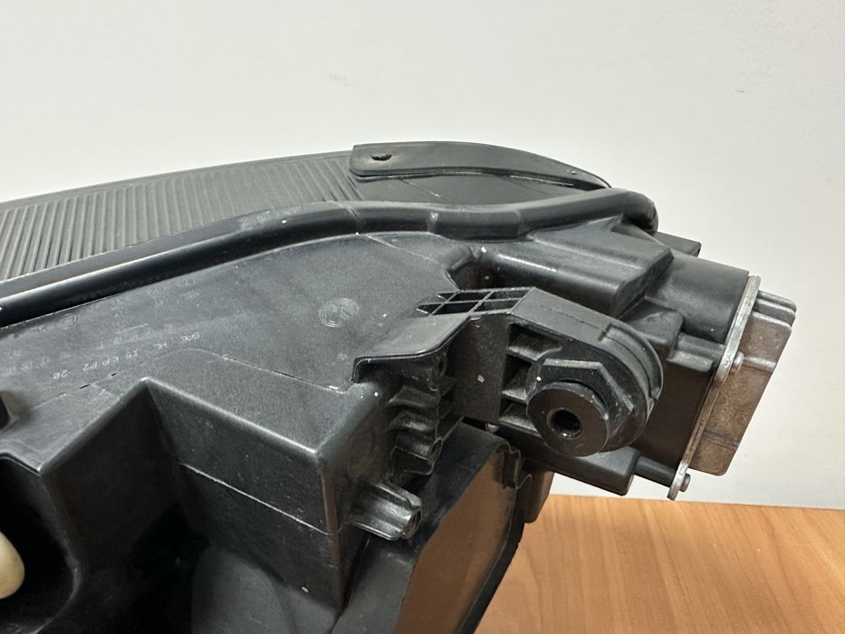 Vw ID4 USA передня права фара/11A.941.036.A