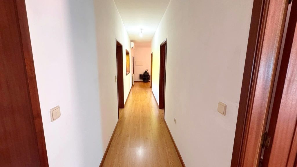 Moradia v4 com 5 casas de banho
