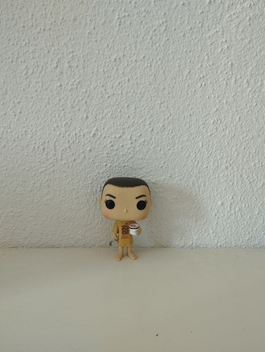 Stranger Things Pop Figure - Eleven (burguer t-shirt)