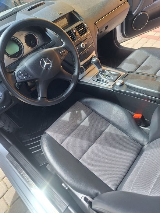 Piękny unikat awantgarde bardzo mały przebieg jak nowy  Mercedes C kla