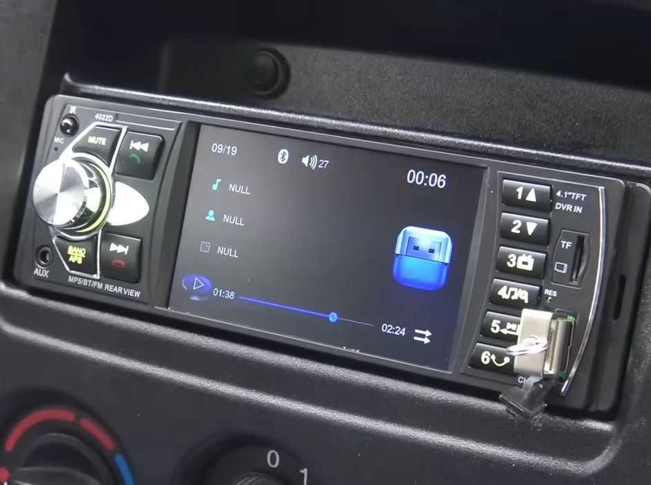 Автомагніитола з дисплеєм bluetooth usb вхід для камери заднього виду