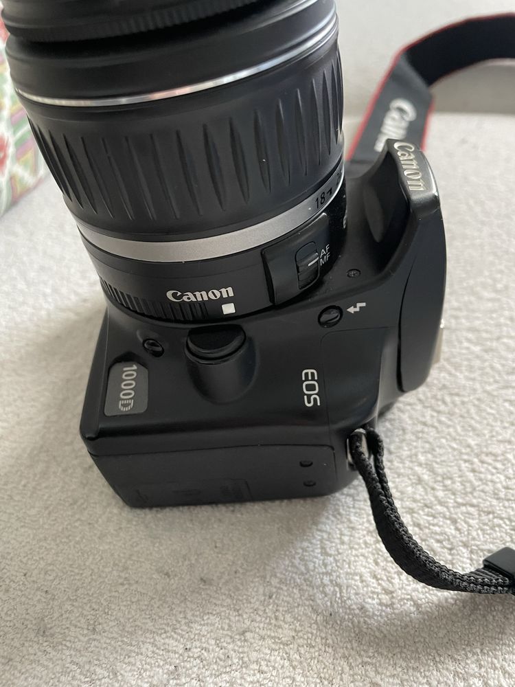 Canon 1000D com 2 lentes