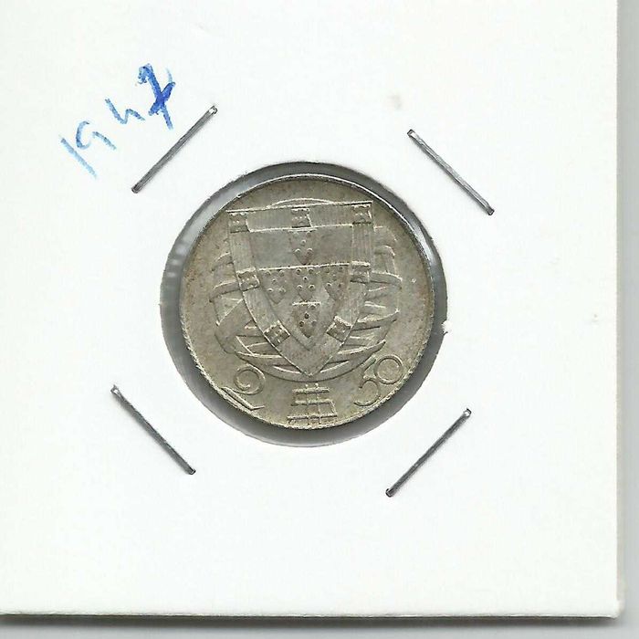 3 Moedas portuguesas - Belas – 2$50 (1940, 1944 e 1947) – Prata