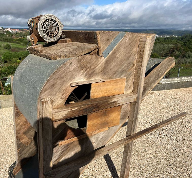 Limpador de cereais com motor elétrico