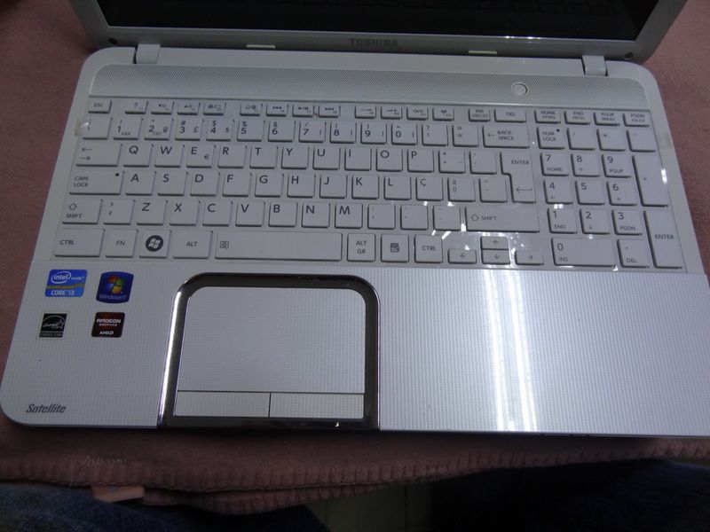 Toshiba L855 keyboard, remaining parts on request64286446066819121