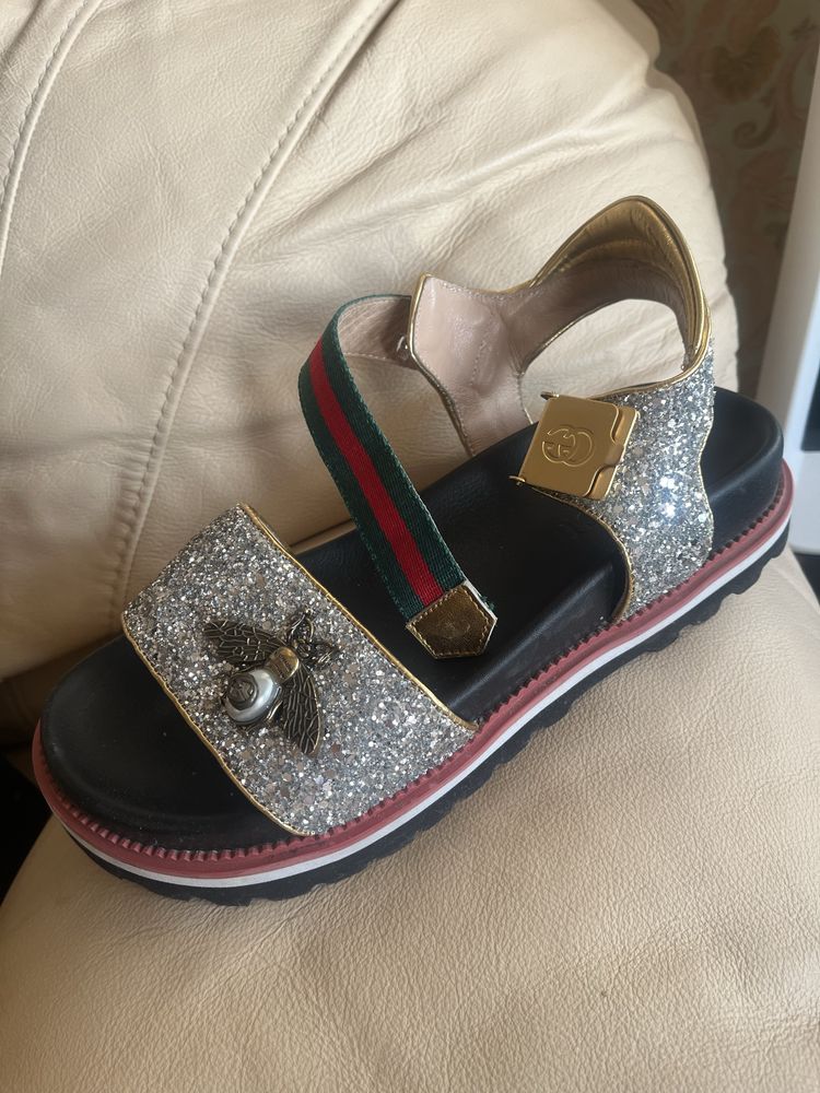 Босоножки Gucci оригинал 40р