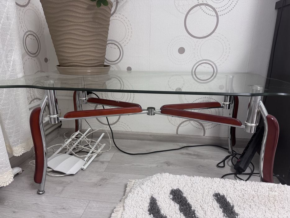 Стіл журнальний,журнальний столик