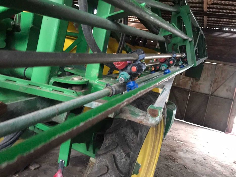 Причіпний оприскувач John Deere M732i
