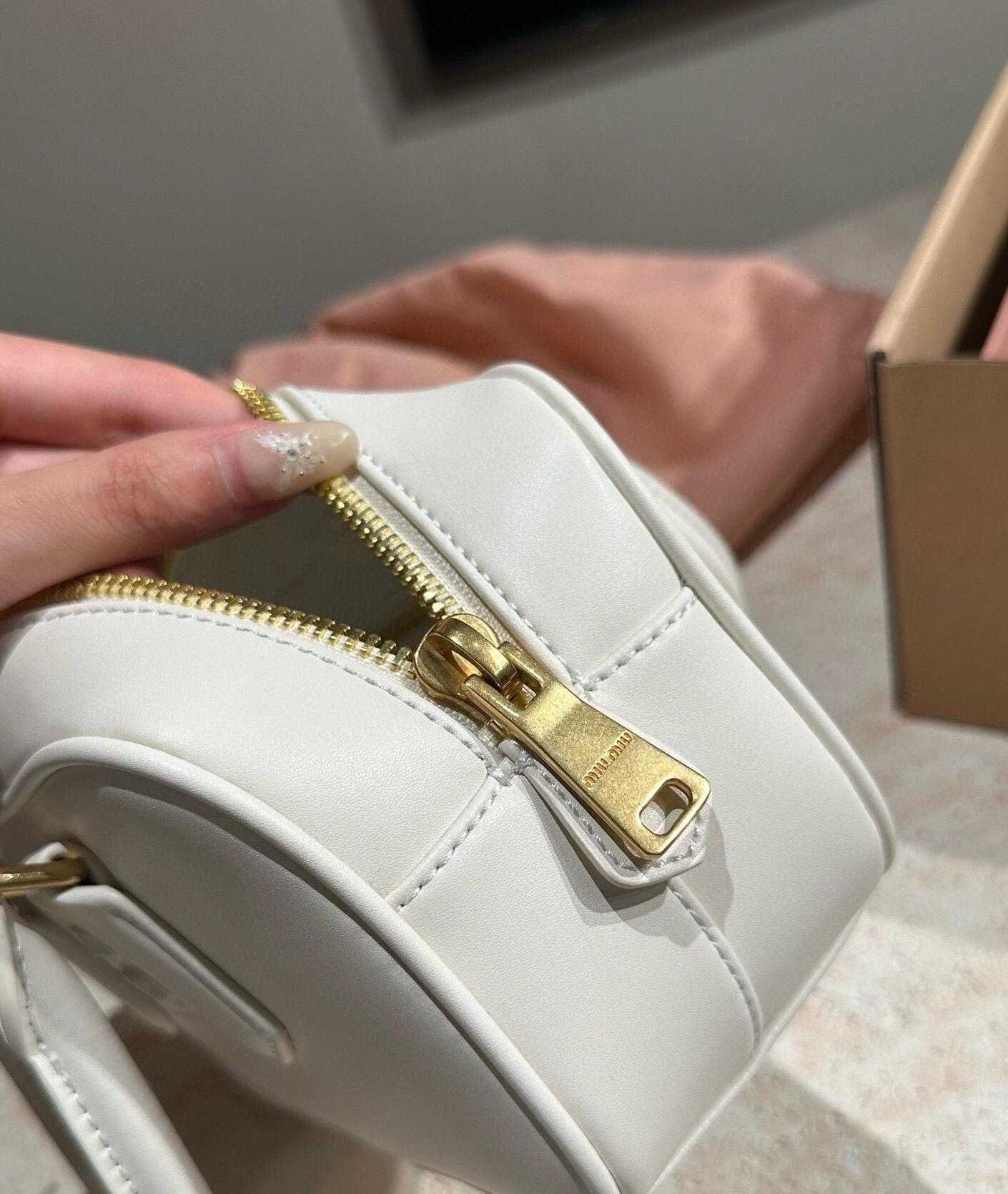 MiuMiu Biała Torebka 2025 - Luksusowy i Elegantny Design