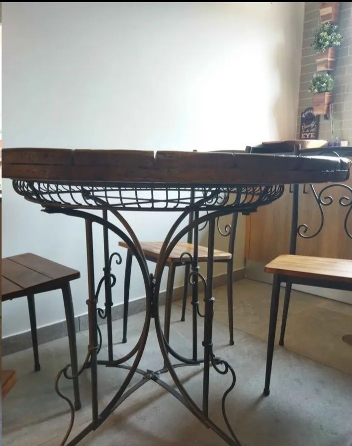Mesa de madeira 4 cadeiras