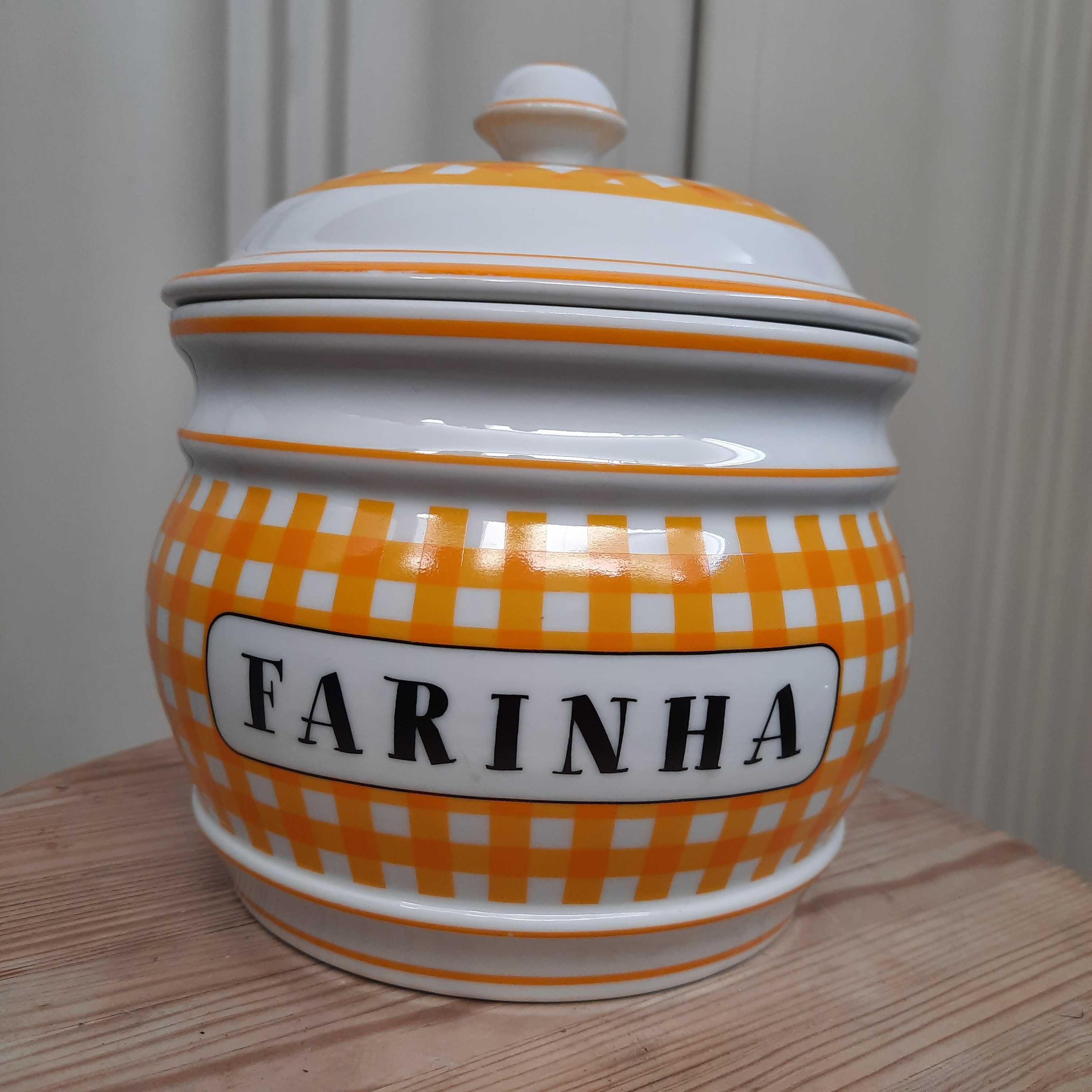 Conjunto de louça decorativa para cozinha