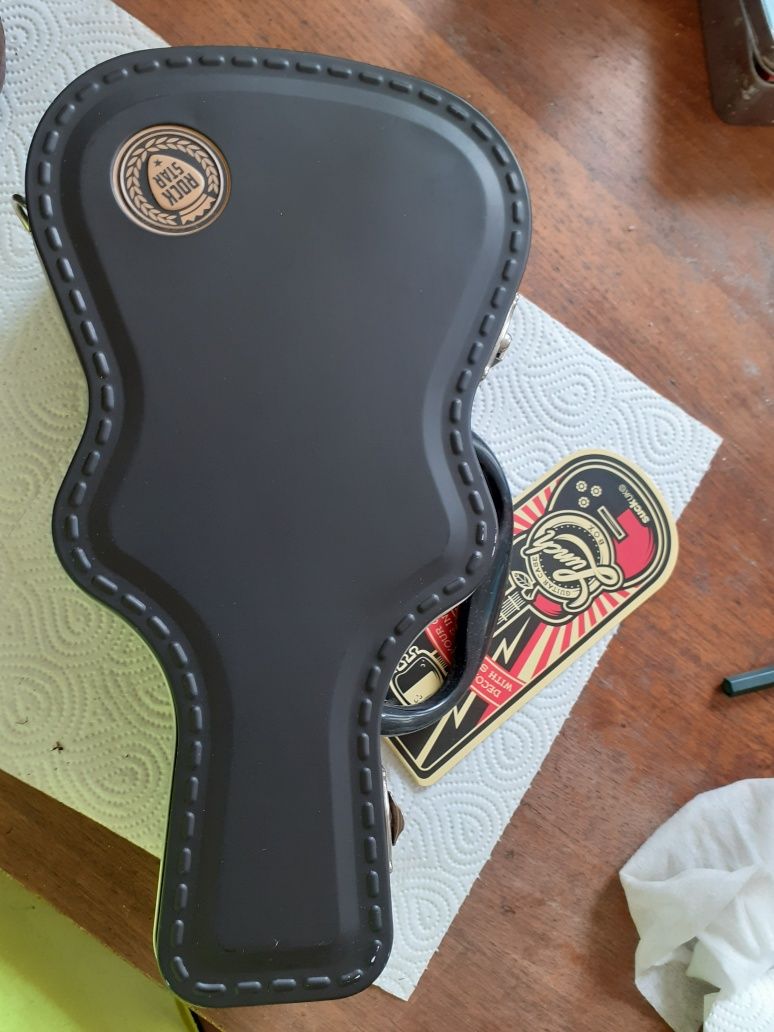 Gitara metalowe pudełko na lunch