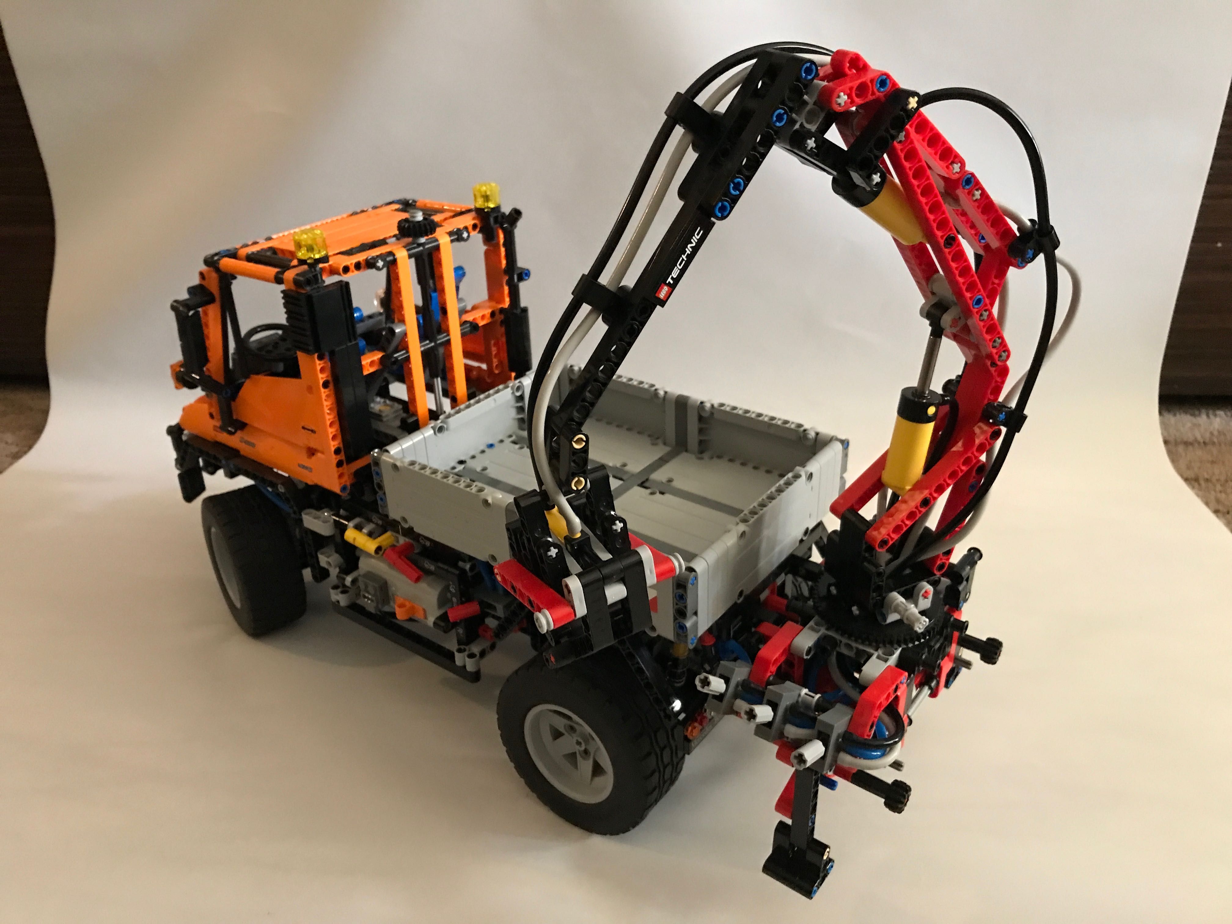 Lego Technic 8110 Mercedes-Benz Unimog U 400