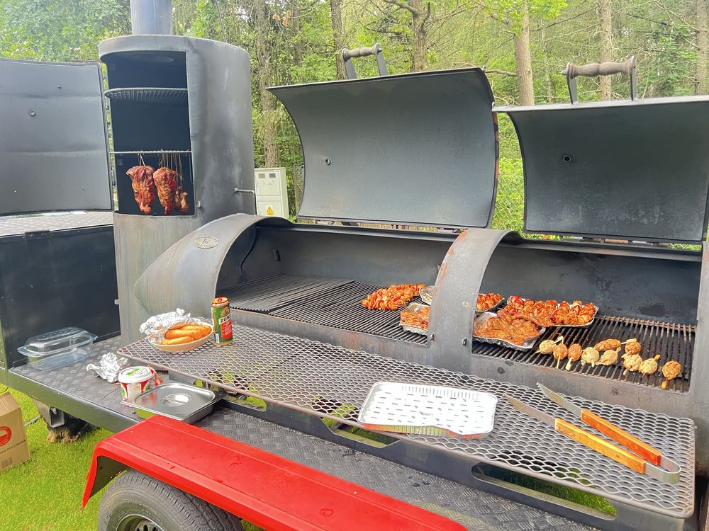 GRILL-WĘDZARNIA TYPU SMOKER II – profesjonalny sprzęt eventowy
