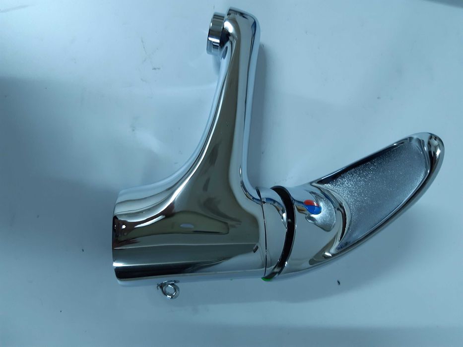 Torneira de lavatório em cromado nova