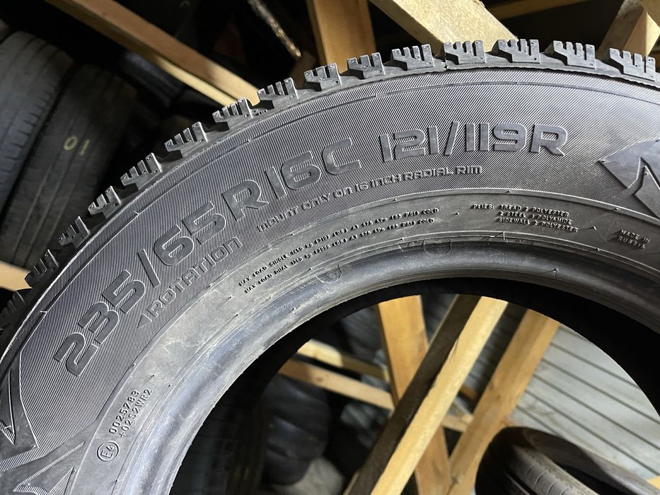 Шини зима як нові 235/65R16c NOKIAN Hakkapeliitta C3 2шт 121 нагрузка