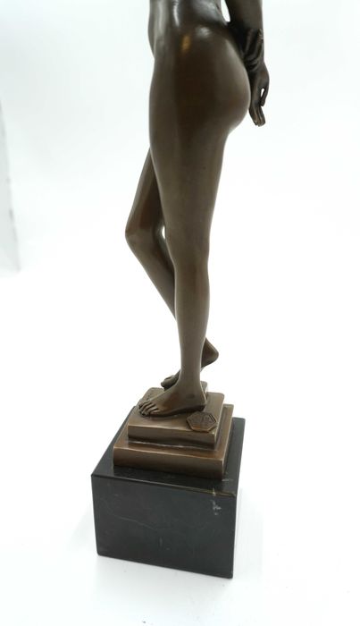 FIGURA z brązu akt naga wysoka zmysłowa kobieta