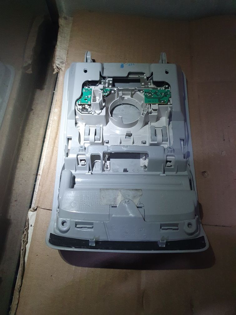 Lampka oświetlenie kabiny VW Passat B6 3C0.867.489 C podsufitowki