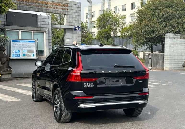 Volvo XC60 2022 року