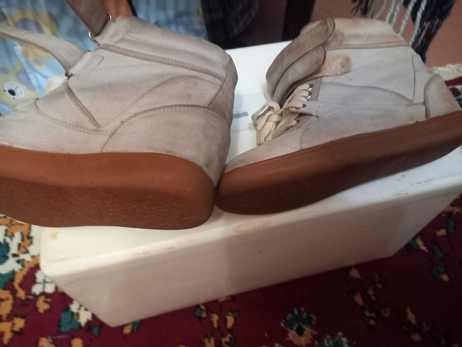 Ботинки женские 39 размера непромокаемые прочные