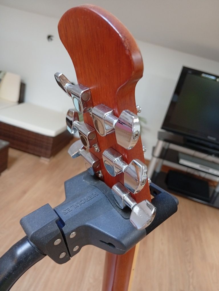 Guitarra Semi-acústica tipo Ovation