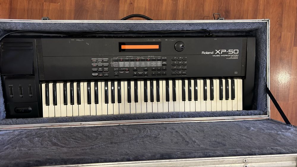 Roland XP50 com Case Rígido (Hard Case)