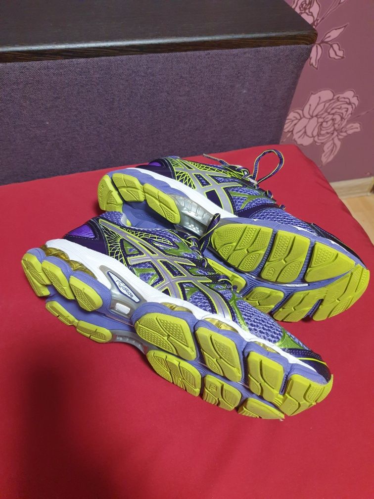 Бігові кросівки Asics Gel Nimbus 6.