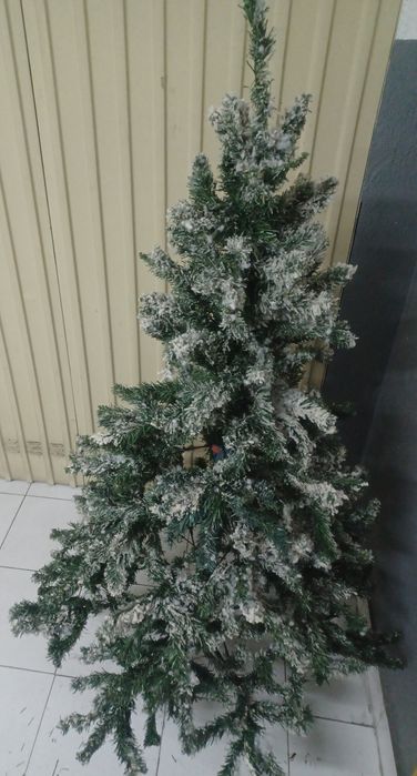 Árvore de natal com efeito neve 1,5m