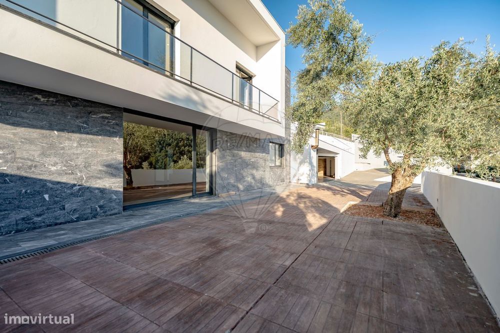 Moradia T5 para venda