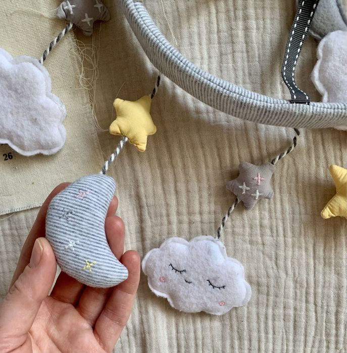 Мобіль фетровий в дитяче ліжечко