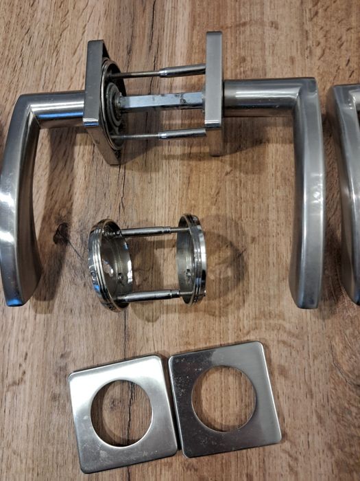 Klamki 3 sztuki z rozetami