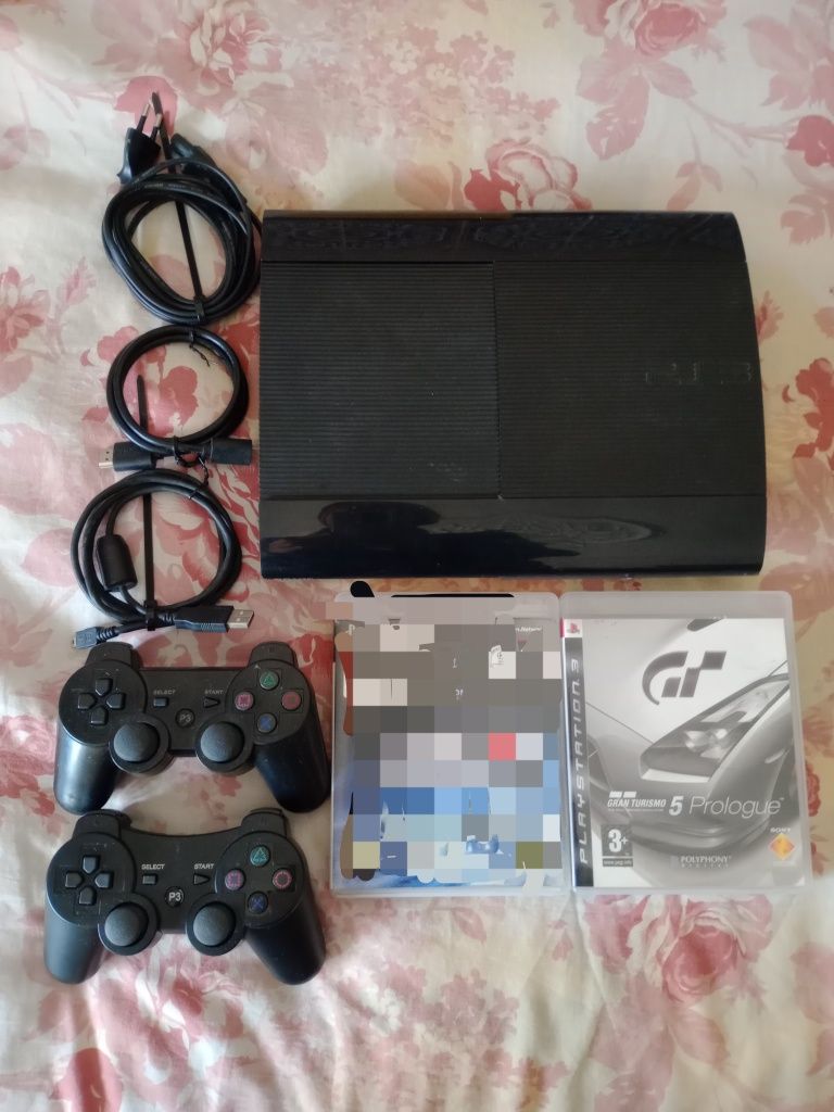 PS3 + 2 comandos + 1 jogo. Consola PlayStation 3.