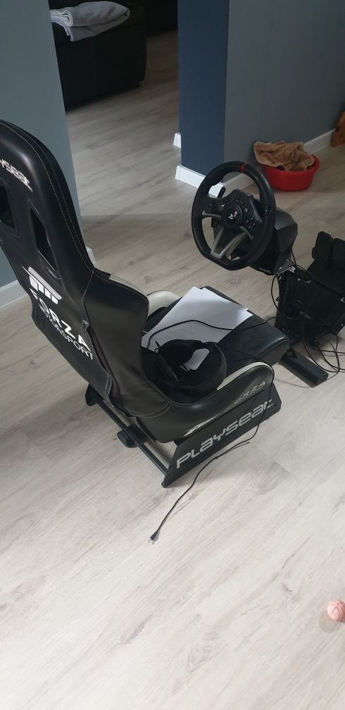 Mało używany. Forma MotorSport.