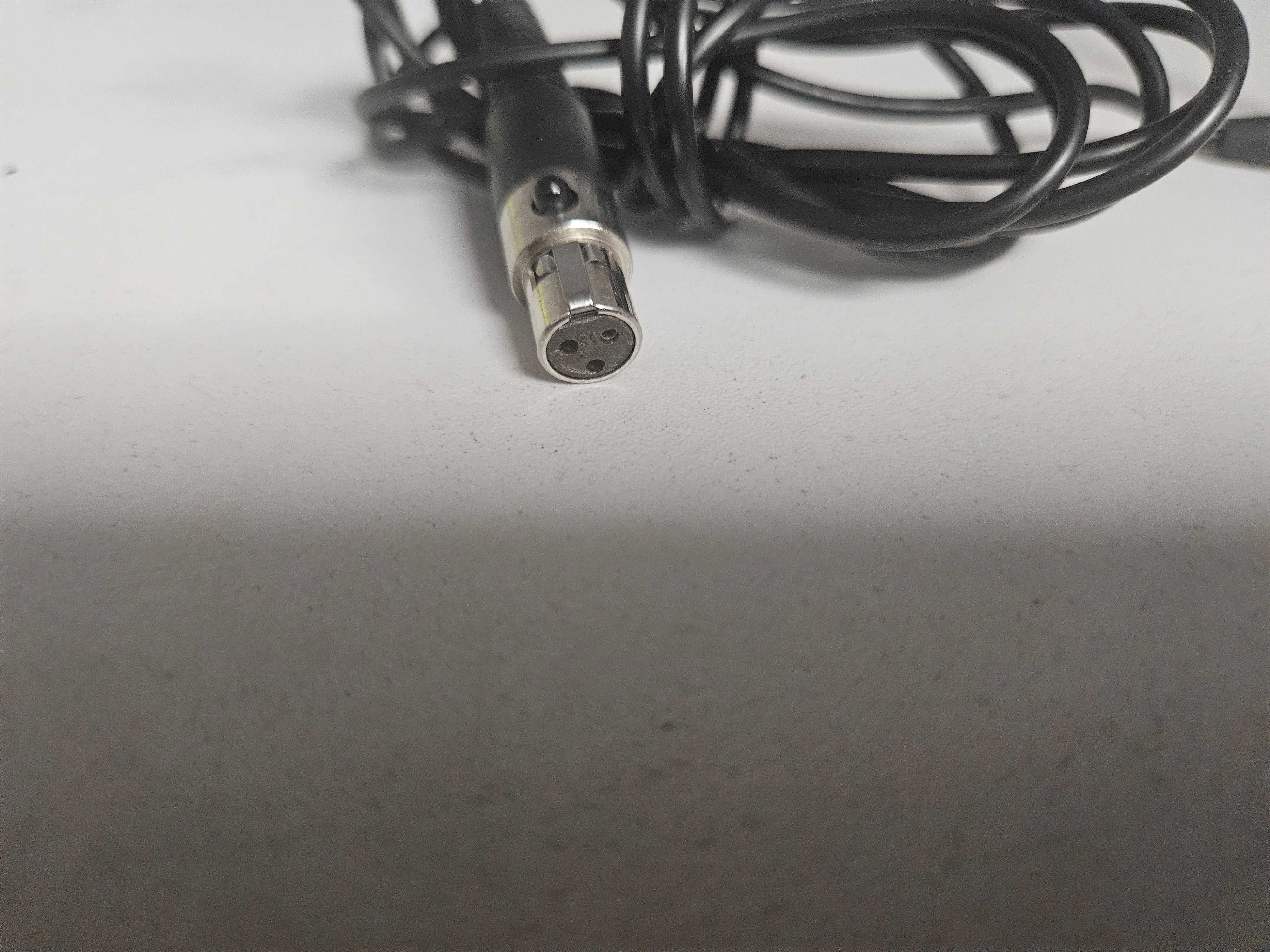 AKG C-555L - Mikrofon pojemnościowy zakładany na głowę
