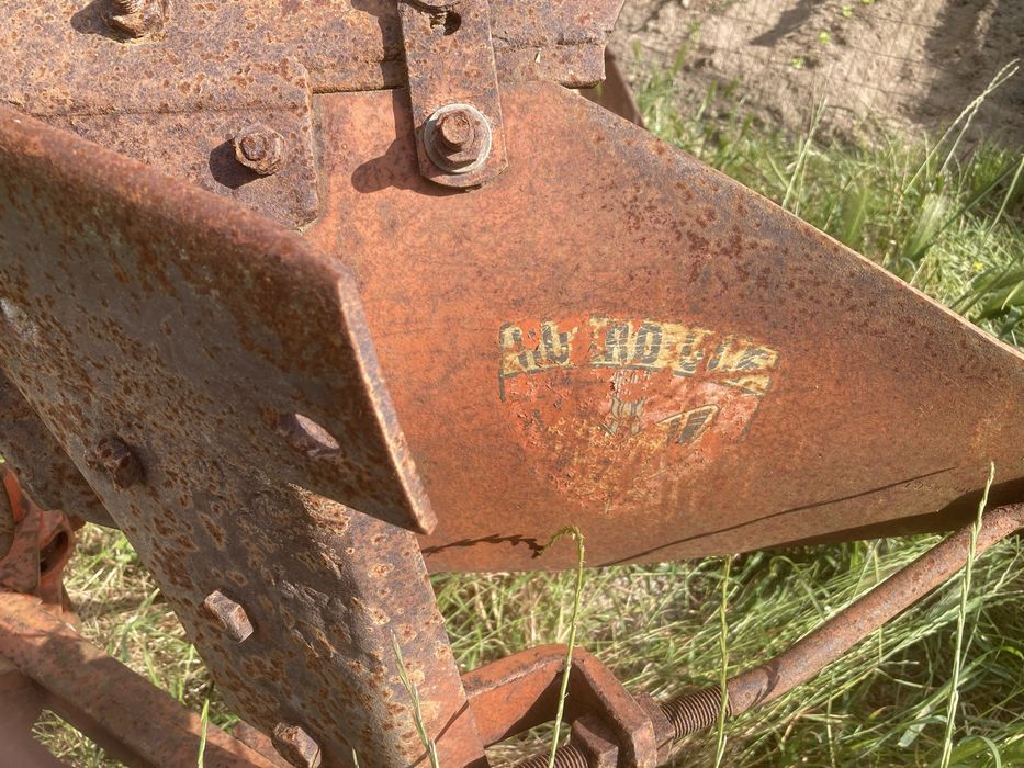 Charrua abre regos com disco de corte