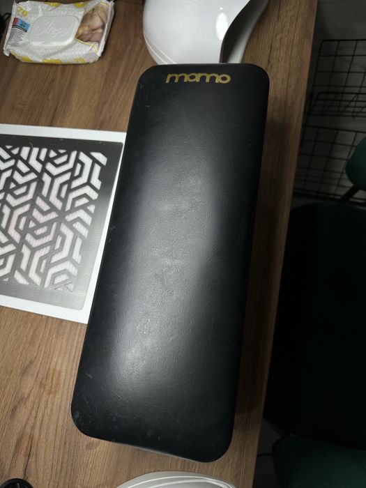 Podpórka pod manicure Momo