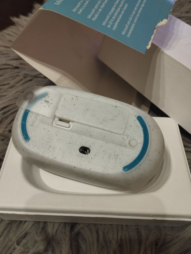 Myszka Microsoft Ocean Plastic Mouse Biało-niebieski