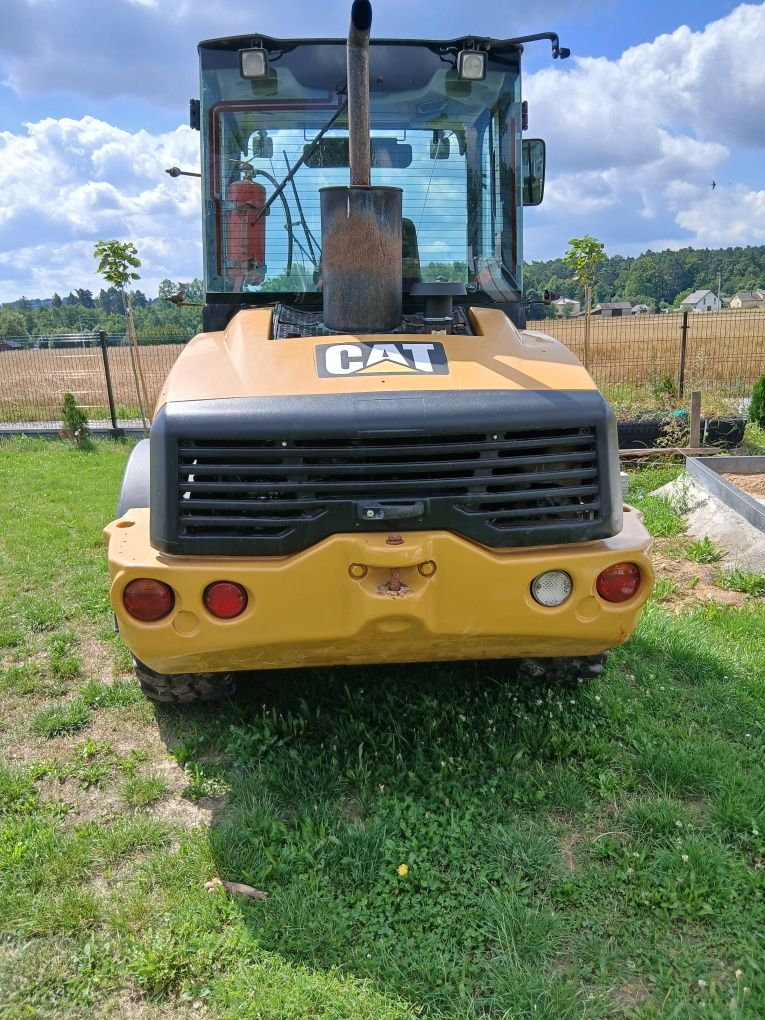 Sprzedam ładowarkę CAT 907