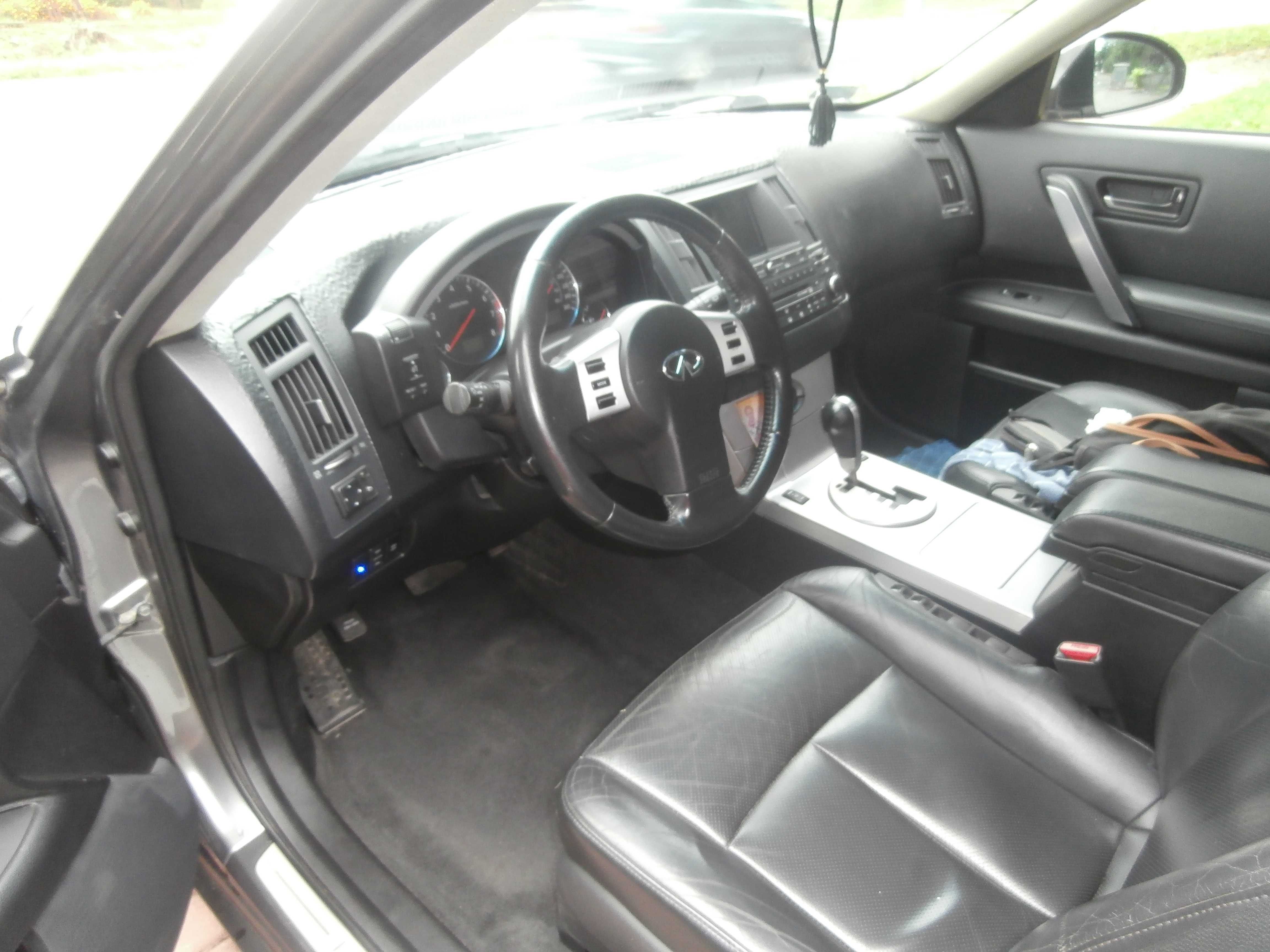 Infiniti FX35  Rok 2005