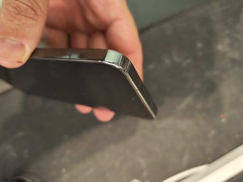 Xiaomi 13 avariado - não liga