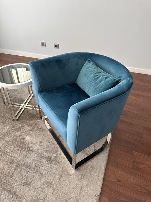 Cadeirões modelo pure com estofo em tecido velour