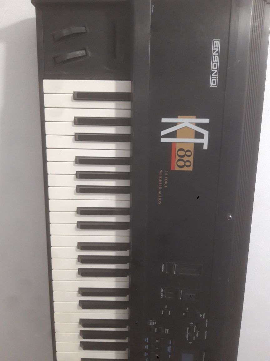 Ensoniq KR 88 syntezator