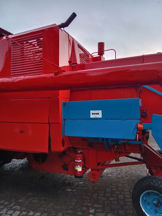 Bizon Z056 z stołem do rzepaku Rolmako