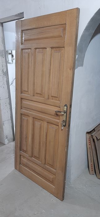 Двери дубовые входные