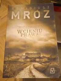 Nowa książka Remigiusz Mróz - W cieniu prawa