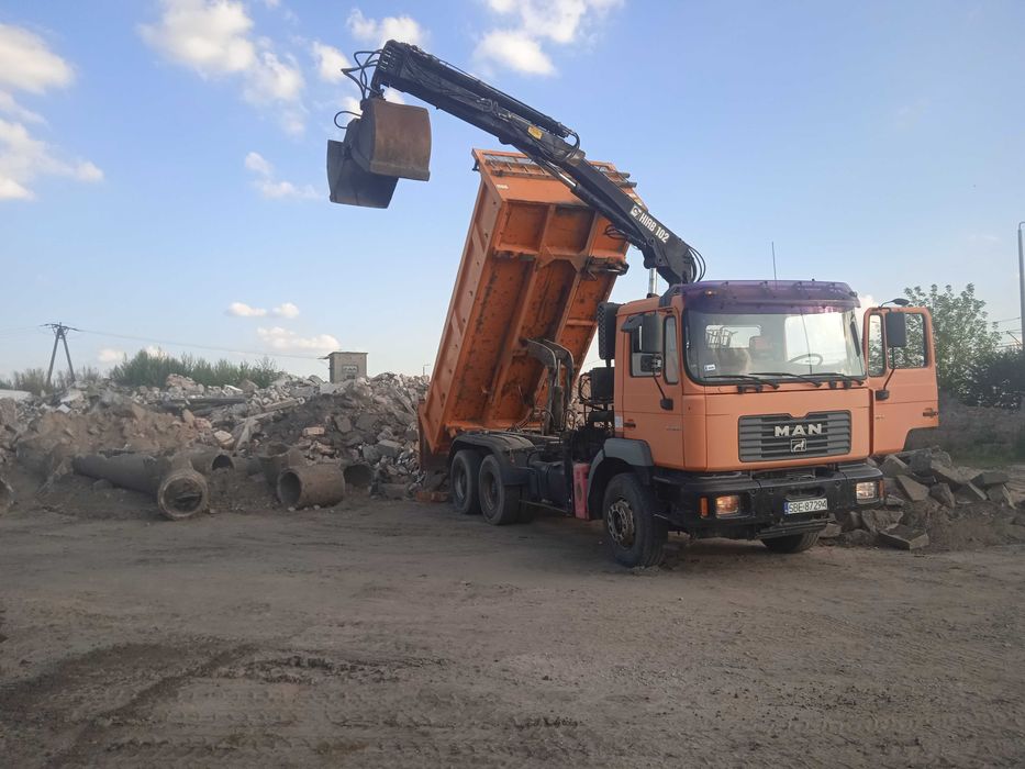 rownaie/,czysczenie terenu.koparka.ziemia przesiewana prace ogrodowe..