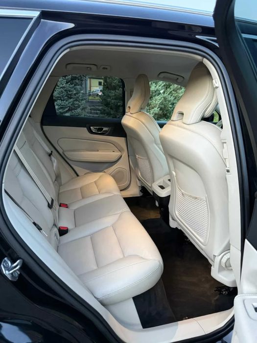 Volvo XC 60 D4 AWD Momentum      2018
