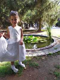 Святкова сукня на дівчинку 4-5 років