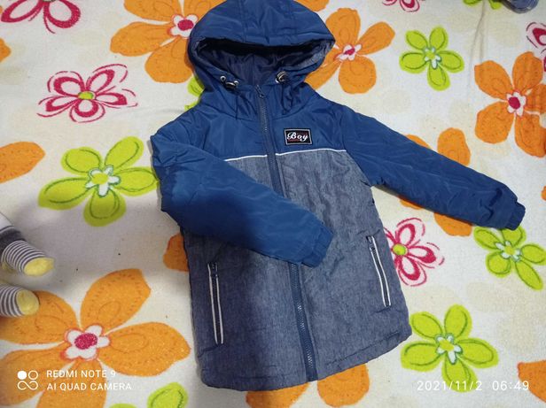 Куртка,курточка осенняя, на мальчика 4-6 лет, в идеале